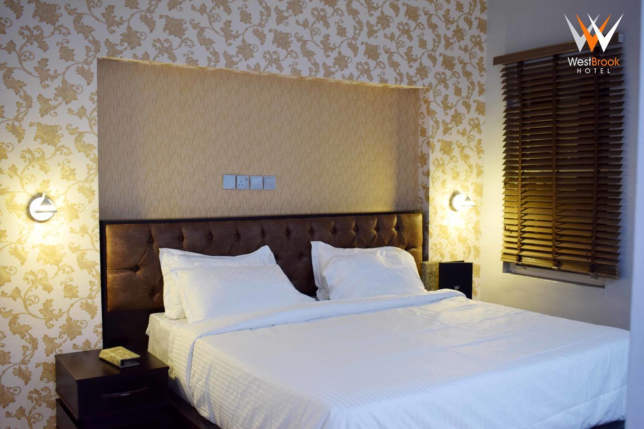 Westbrook Hotel Owerri Bagian luar foto
