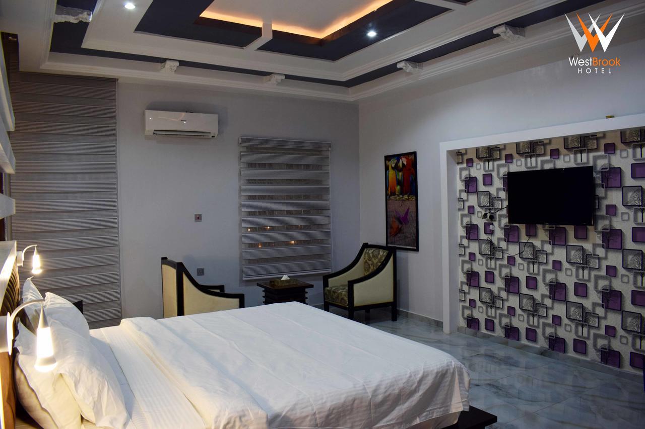 Westbrook Hotel Owerri Bagian luar foto