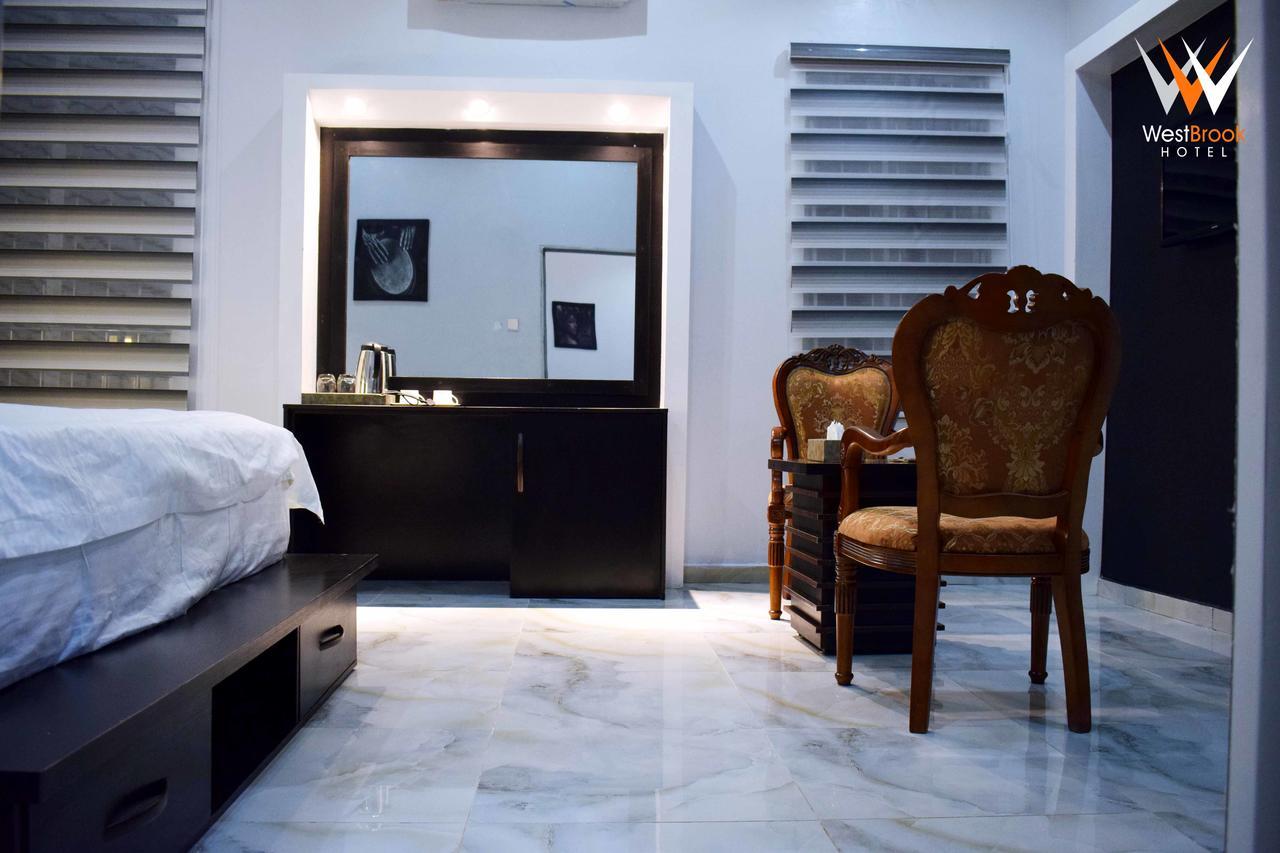 Westbrook Hotel Owerri Bagian luar foto