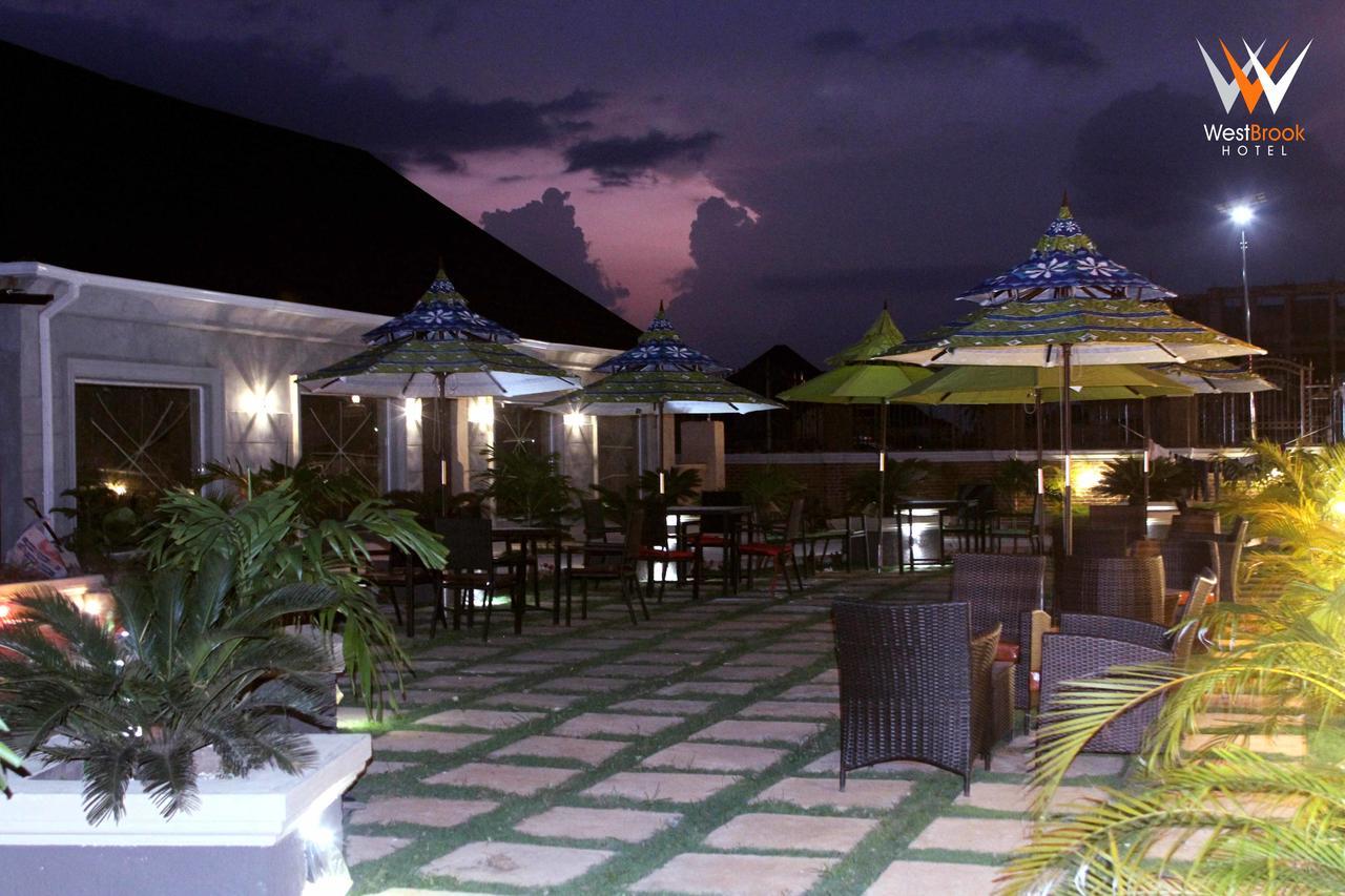 Westbrook Hotel Owerri Bagian luar foto