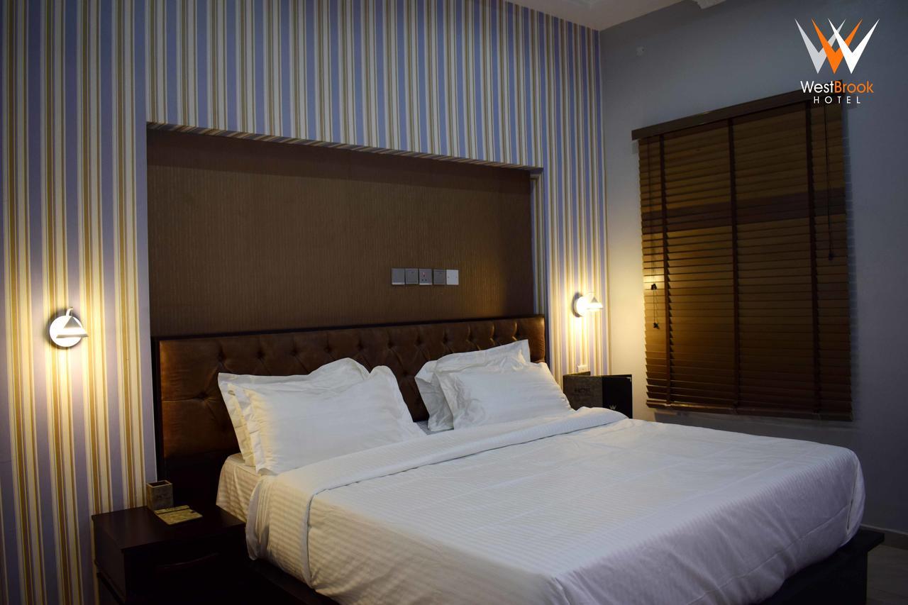 Westbrook Hotel Owerri Bagian luar foto