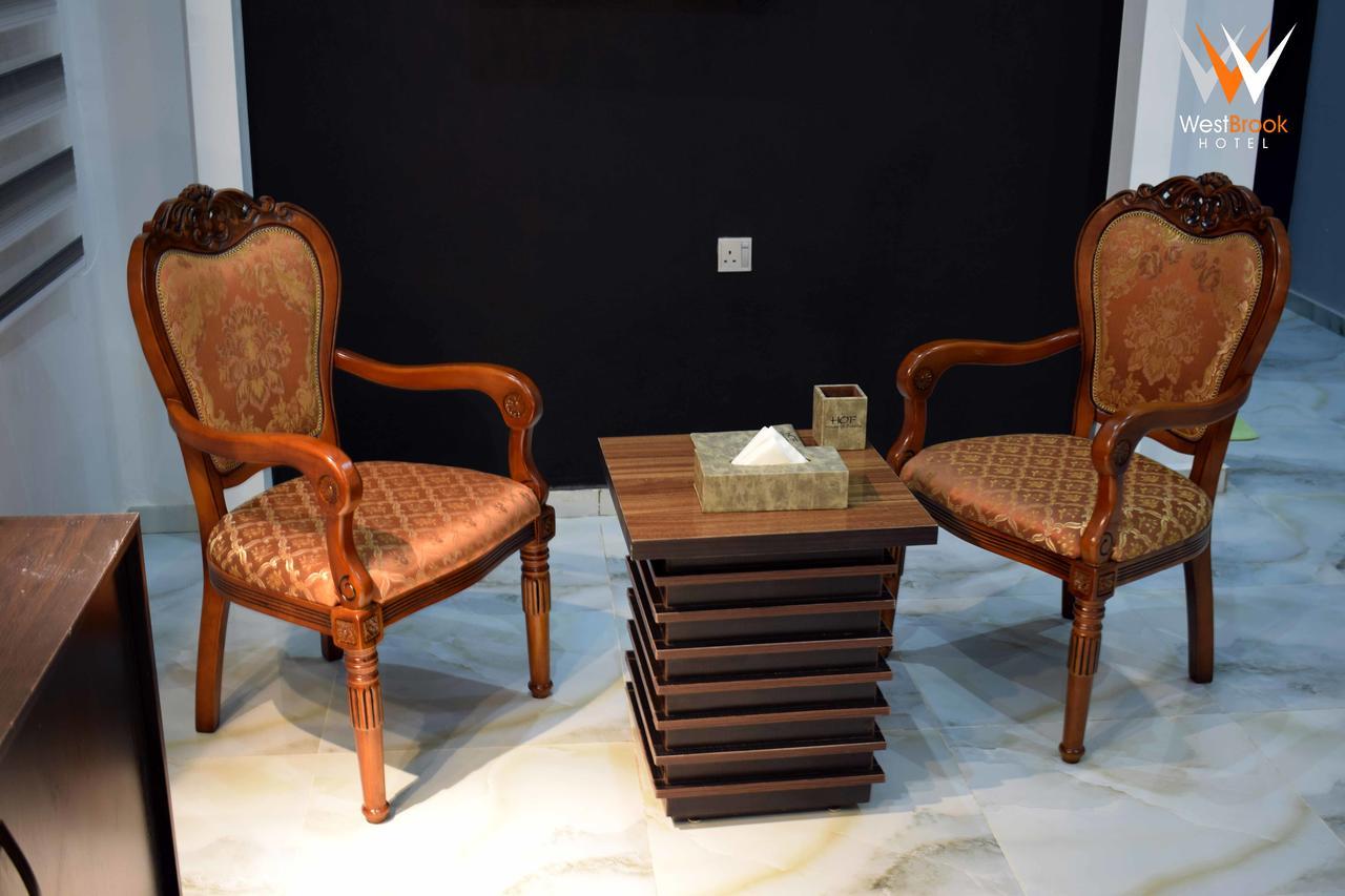 Westbrook Hotel Owerri Bagian luar foto