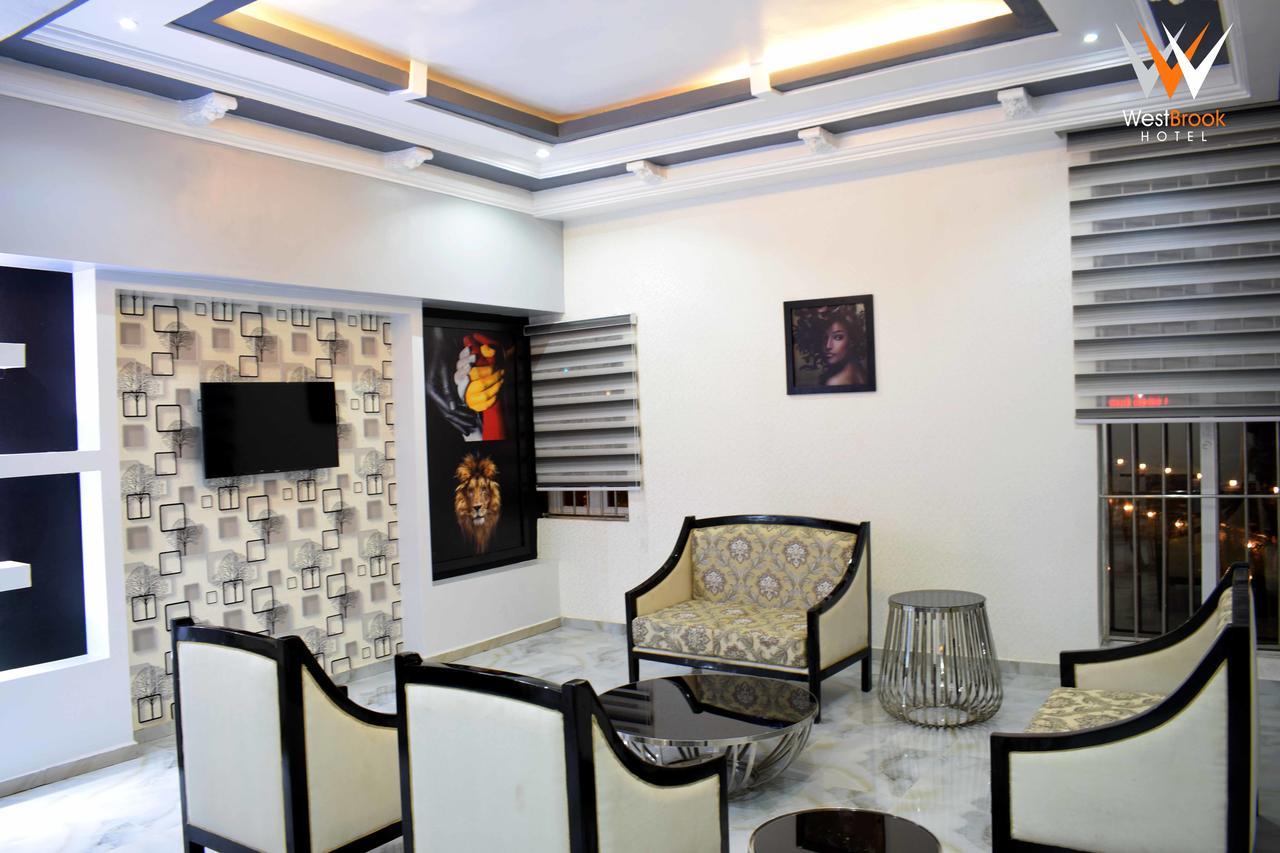 Westbrook Hotel Owerri Bagian luar foto