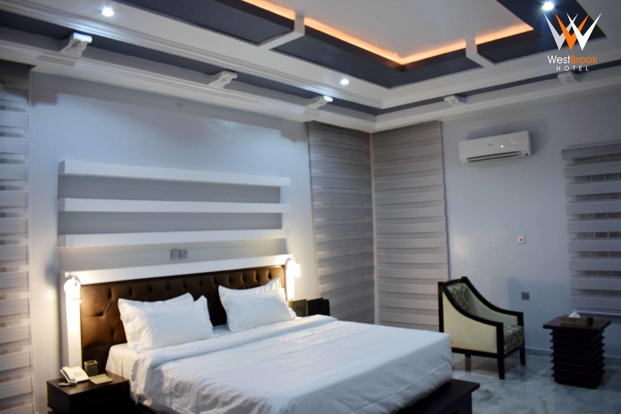 Westbrook Hotel Owerri Bagian luar foto