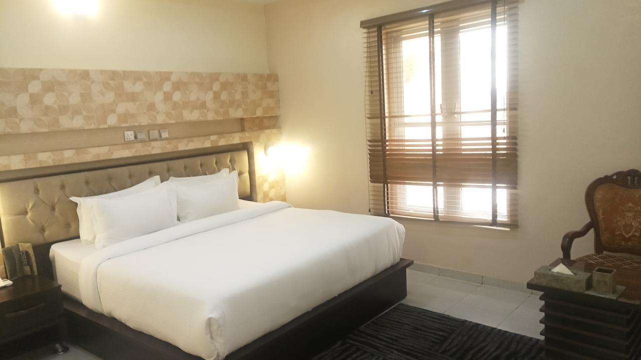 Westbrook Hotel Owerri Bagian luar foto
